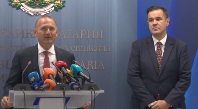 Министърът на енергетиката Росен Христов и министърът на икономиката и